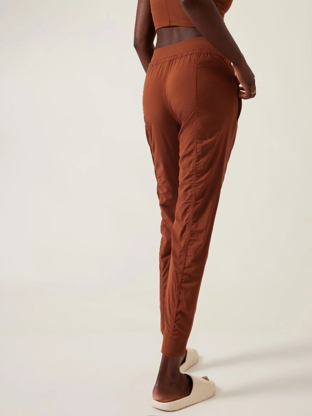 ATHLETA Altitude II Ancient Mahogany Brown Mid Rise Jogger Pants, Size 8 - Picture 4 of 13